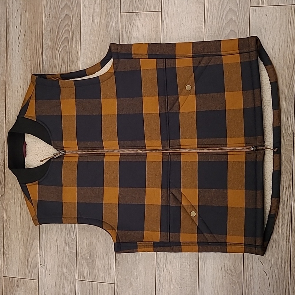 Bonobos Brown and Black Plaid Quilted Sherpa Vest with snap-flap pockets
